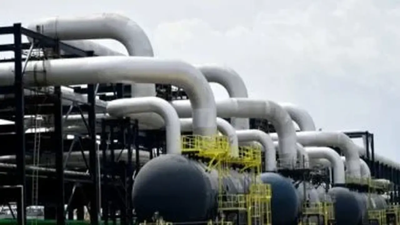 ارتفاع أسعار النفط مع توقعات الأسواق لتراجع الفائدة الأمريكية وتأثيرها على الاقتصاد العالمي